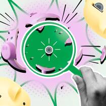 Warum Sie jetzt die Bank wechseln sollten Ein zerschlagenes Sparschwein mit einer Münze unter einer Lupe vor weiteren Sparschweinen. Wie Sie die richtige Bank finden.