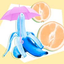 So steht es um die Pille für den Mann Eine blaue Banane mit rosa Regenschirm vor zwei Orangenhälften und gelbem Hintergrund. Alles zur Pille für den Mann.
