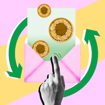 Auch das Betreibungsamt macht Fehler Eine Hand zeigt auf einen Briefumschlag mit Goldmünzen, um den sich zwei grüne Pfeile drehen. Wie man eine betreibungsrechtliche Beschwerde einleitet.