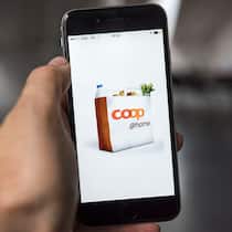 App macht Fehler – Coop hält Geld zurück Coop-App auf einem Handydisplay