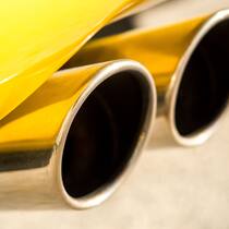 Bundesrat verzichtet vorerst auf Lärmblitzer Close up shot of double pipe chrome exhaust system