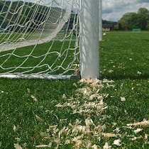 Es hat sich ausgehobelt Hobelspäne als Fussballfeld-Markierung – In Ramsen SH fällt die letzte Bastion der Fussballromantik. Nun halten nur noch die Russen die Stellung
