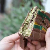 Was Dubai-Schokolade mit Weihnachten zu tun hat Foodtrend aus Dubai: Die sogenannte Dubai Schokolade ist eine neue, luxuriöse Variante der Vollmilchschokolade.