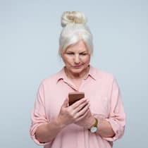 Plötzlich ist das Prepaid-Guthaben futsch Besorgte Frau am Handy: Swiss Mobile Plötzlich ist das Prepaid-Guthaben futsch Die Prepaidkarte Swiss Mobile versprach billiges Roaming. Doch plötzlich geht gar nichts mehr – und der Thurgauer Anbieter Naka ist nicht zu erreichen.