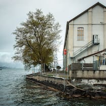 Radioaktives Material im Zürichsee – Fachmann warnt vergeblich Die ehemalige Chemiefabrik in Uetikon ZH; Altlasten bei Uetikon ZH Radioaktivität im Zürichsee – und das Amt will nichts wissen Eine Chemiefabrik in Uetikon am See hantierte rund 200 Jahre lang mit radioaktiven Stoffen. Nun soll das Gelände überbaut werden. Ein Fachmann warnt vor Radium – und läuft auf.