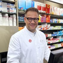 Potenzmittel-Apotheker tritt aus Pharmasuisse-Vorstand zurück Apotheker Lorenz Schmid; Nach Verurteilung durch Swissmedic Potenzmittel-Apotheker tritt aus Pharmasuisse-Vorstand zurück Lorenz Schmid ist aus dem Vorstand des Apothekerverbands Pharmasuisse zurückgetreten. Er hatte während mehreren Jahren illegal Potenzmittel importiert und wurde dafür von Swissmedic gebüsst.