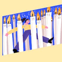 Die wilden Dreissiger Illustration: Frau wandert durch Wald aus Geburtstagskerzen; Glosse zum gefühlten Alter Die wilden Dreissiger Warum das vierte Lebensjahrzehnt so verwirrend ist – und Stricken vielleicht doch ein mögliches Hobby.