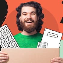 So läuft die Jobkündigung rund Ein Angestellter hat seinen Job gekündigt und persönliche Gegenstände in einen Karton verpackt. Das gilt es zu beachten, wenn Sie die Arbeitsstelle aufgeben.