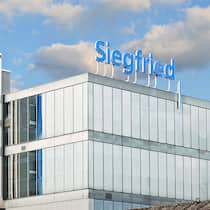 Ein Hackerangriff ist kein Grund für einen Lohnabzug Gebäude der Siegrfried AG - Während eine Cyberattacke die Siegfried AG in Zofingen lahmlegte, konnten deren Angestellte nicht arbeiten. Danach sollten sie diese Zeit nacharbeiten