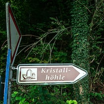 Soll Mord nicht mehr verjähren? Wegweiser zur Kristallhöhle: Der Mord, der dort geschah, veranlasste den St. Galler SVP-Nationalrat Mike Egger zu einer Standesinitiative für die Unverjährbarkeit von Mord.