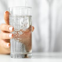 Mitarbeiter hat Evodrop-Prüfberichte verfälscht Glass of water1455464055