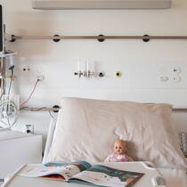 Krankes Baby: Eltern leiden unter hohen Parkgebühren Blick in den Neubau von Herzog und de Meuron anlaesslich der Einweihung des neuen Kinderspitals in Zuerich-Lengg, aufgenommen am Dienstag, 1. Oktober 2024 in Zuerich. (KEYSTONE/Ennio Leanza)