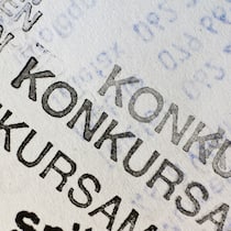 Unternehmen können Staat nicht mehr prellen Ein mit Stempel gedruckter Schriftzug mit Konkursamt, aufgenommen in der Stempelfabrik Wagner + Ulrich AG in Winterthur Stempel her. Die Firma stellt Stempelsysteme, Gravuren und Schilder her. (KEYSTONE/Martin Ruetschi)
SCHWEIZ STEMPELFABRIK WAGNER U…