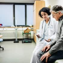 Jetzt sind Ihre Ideen gefragt! An elderly man talking to his doctor about some recent test results.
1062188098