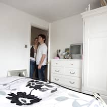 Muss ich dem Vormieter Möbel abkaufen? Neu, aber teuer. Wenn man die Möbel der Wohnung zwingend zum neuen Mietvertrag übernehmen muss.