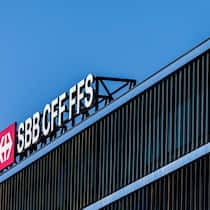 Täuschend echte Phishing-Mails mit Swisspass-Logo Das Logo der SBB fotografiert an deren Hauptsitz fotografiert anlaesslich der Baustellenbesichtigung der oestlichen Zufahrtsstrecke zum Bahnhof Bern, die Entflechtung Wylerfeld, am Mittwoch, 24. August 2016, in Bern. Die SBB erstellt von 2016 bis 2022 die Entflechtung Wylerfeld, sie ist ein Schluesselprojekt fuer mehr Verbindungen und Puenktlichkeit in der Region Bern und der ganzen Schweiz. (KEYSTONE/Thomas Hodel)
