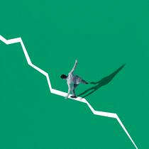 Diese Sorgen sind wir los Mann balanciert auf ungerader weisser Linie zwischen zwei grünen Flächen. Früher fürchteten sich die Leute vor Arbeitslosigkeit, heute vor Klimawandel, Energieknappheit und Zuwanderung. Neue Daten zur Volkspsychologie – und was diese im Wahljahr 2023 beeinflusst.
