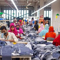 EU verschärft Vorschriften für Konzerne – und die Schweiz? Arbeiterinnen in einer Kleiderfabrik in Gazipur, Bangladesh. Europäische Unternehmen sollen künftig stärker für die Arbeitsbedingungen ihrer Lieferketten haften.