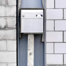 Dieser Steuerspartrick ging in die Hose – Zürcher zahlt doppelt Briefkasten an einer Mauer - Wer die Steuern optimieren will, wandert in steuergünstige Kantone ab. Ein neues Urteil des Bundesgerichts zeigt nun: Wer dabei trickst, zahlt am Ende doppelt. Die Chronik eines Debakels