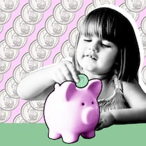 Sackgeld für Kinder – so viel sollte es sein Ein kleines Mädchen wirft eine Münze in ihr Sparschwein - Kinder sollten möglichst früh den richtigen Umgang mit Geld lernen. Ein Sackgeld kann dabei helfen. Die Tipps des Beobachters an Eltern.