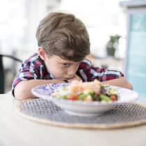 Diese Ernährung hilft bei ADHS oder Depressionen Auch wenns nicht immer schmeckt – gerade bei Kindern mit neurolgischen Divergenzen ist Gemüse ein Must auf dem Speiseplan.