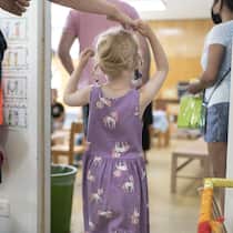 Das Kind später einschulen? Diese Regeln gelten Mädchen beim Eintritt in den Kindergarten - Es ist schon fast ein Trend, die Kinder ein Jahr später in Kindergarten und Schule zu schicken. Der Beobachter erklärt, welche Regeln gelten