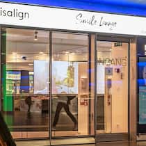 So zahlen Patienten drauf Im Shopville des Zürich HB: Eine der 25 Filialen der Zahnarztkette Swiss Smile