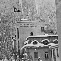 Davos und die Nazis Archivbild Nationalsozialistische Flagge in Davos. Der Bündner Ort war eine Nazi-Hochburg. Eine unveröffentlichte Studie zeigt blinde Flecke, bald folgt ein Dokfilm.