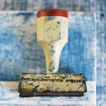 Nicht alles, was aufs Konto kommt, gilt als Einkommen Stempel «Beitragsübernahme angezeigt» - Die Stadt St. Gallen kürzte einem Sozialhilfeempfänger die Unterstützung, weil dieser Rückzahlungen eines Darlehens erhielt. Dafür setzt es eine Rüge des Bundesgerichts ab: Die Kürzung war nicht gerechtfertigt