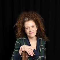 «Es verträgt keine Halbheiten» Augenzeugin Musikerin Shirley Grimes. Die Berner Sängerin Shirley Grimes hat das Projekt «Kultur am Bettrand» initiiert.