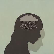 Wer bezahlt die Psychotherapie? Eine Silhouette eines Kopfes, in dem es aus einer Wolke regnet - Wer eine psychotherapeutische Beratung benötigt, sollte diese durch eine Hausärztin anordnen lassen. Das gilt in der Schweiz, damit die Krankenkasse die Kosten für die Psychotherapie übernimmt.