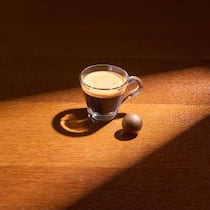 Migros verbilligt Kaffeekugeln und verscherbelt Maschinen Werbebild der Migros zum Produkt CoffeeB inklusive Kaffeetasse