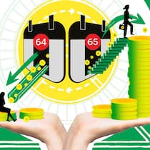 Für diese Frauen lohnt sich die Frühpensionierung Auf der rechten Seite, die mit der Zahl 65 markiert ist, steigt eine Frau die Treppe hoch und erhält dadurch mehr Geld. Auf der linken Seite, die mit der Zahl 64 markiert ist, sitzt eine Frau auf einem kleinen Stapel Geldmünzen und erhält weniger Geld. Das höhere Rentenalter bei Frauen bewirkt, dass diese länger arbeiten müssen. Doch für die spätere AHV-Rente lohnt es sich für Frauen nicht unbedingt, bis 65 zu arbeiten. Das ist der Grund.