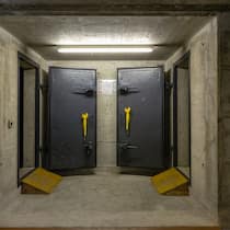 Wer braucht einen Bunker? Luftschutzraum im Keller eines Gebäudes