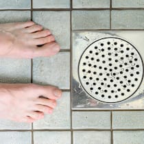 Zahlen Mieter für die Reinigung? Abluss in der Dusche