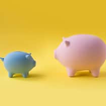 Diese Ideen sollen das Schweizer Rentensystem retten Sparschweine auf gelbem Hintergrund im Vergleich. Wie finanzieren wir künftig den Ruhestand? Diese Frage wird das Wahljahr 2023 prägen. Ein Überblick über die aktuellen Reformprojekte.