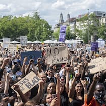 Was darf man noch sagen? Und was nicht? Demonstrierende der «Black Lives Matter»-Bewegung versammeln sich auf dem Zürcher Sechseläutenplatz zu einer Kundgebung gegen Rassismus. Die Anti-Rassismus-Strafnorm verbietet die Diskriminierung von Menschen, die einer bestimmten Rasse, Ethnie oder Religion angehören. Ebenfalls geschützt ist die sexuelle Orientierung.