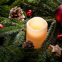 Advent, Advent, ein LED brennt Tannenzweige mit einer LED-Kerze, Tannzäpfen und roten Weihnachtskugeln