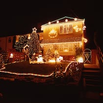 Zu hell – kann ich mich wehren? Haus dekoriert mit Weihnachtsbeleuchtung