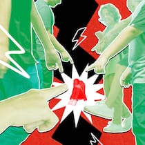 Mobbing in der Schule – das können Erwachsene dagegen tun Kinder zeigen auf ein zusammengekauertes Kind - wie man Mobbing in der Schule am besten begegnet