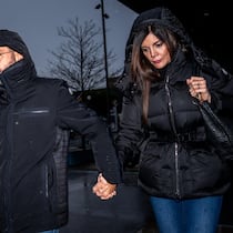 Warum die Morettis von den Leaks profitieren könnten Foto von Jacques und Jessica Moretti - Obwohl geheim, gelangen im Fall Crans-Montana andauernd Untersuchungsberichte an die Öffentlichkeit. Die Frage stellt sich: Wer hat Interesse daran