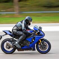 Die Lärmgrenzwerte sind reine Theorie Die Yamaha YZF-R1t im Beobachter-Lärmtest