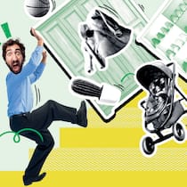 Der grosse Graus im Treppenhaus Ein Mann läuft eine Treppe hoch, während ihm Pflanzen, Schuhe, ein Regal und ein Kinderwagen entgegenkommen. Was im Treppenhaus Tabu ist.