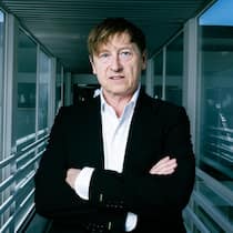 App gefordert gegen Preis-Chaos bei E-Auto-Strom Porträt Stefan Meierhans - 30 Rappen oder Fr. 1.20 pro Kilowattstunde? Niemand blickt beim Laden von E-Autos durch. Der Preisüberwacher fordert nun ein digitales Tool für mehr Transparenz