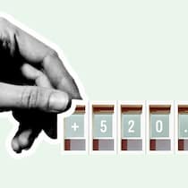 Die Abrechnung der Nebenkosten ist da? So prüfen Sie sie Eine Hand hält Kästchen mit Zahlen – Wenn die Abrechnung ins Haus flattert, ist vielen Mieterinnen und Mietern angst und bange. Völlig unnötig, wenn man die Rechtslage kennt. Der Beobachter gibt 7 Tipps, worauf es bei der Nebenkostenabrechnung ankommt.