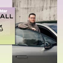 Wieso ein Jaguar gleichzeitig in der Garage und auf Spritztour war Collage mit dem Jaguarbesitzer und dem Podcast-Logo: Ein St. Galler IT-Spezialist entdeckt, dass sein Jaguar während einer Reparatur für private Zwecke gefahren wurde – etwa für Restaurantbesuche. Alles ohne Zustimmung. Der Podcast zu diesem Fall