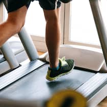 Bei Oldschoolgym24 wird das Probeabo zur teuren Falle Mann auf Laufband - Auf ein Gratis-Probetraining folgt eine Rechnung über 1000 Franken: Die Fitnessstudio-Kette Oldschoolgym24 betreibt einen Mann wegen versteckter und rechtlich fragwürdiger AGB-Klauseln