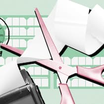 Kann ich die vorläufige Steuerrechnung ändern lassen? Schere zerschneidet einen Beleg - Ich habe für das laufende Jahr eine provisorische Steuerrechnung erhalten, aber der Betrag ist zu hoch. Kann ich mich wehren