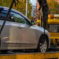 Noch dreister: Zürcher Abschleppdienst mit neuem Chef Auto wird abgeschleppt - Der frühere Inhaber der Abschleppdienst Zürich GmbH wurde mehrfach wegen Nötigung verurteilt. Sein Nachfolger mit dem gleichen Nachnamen verlangt nun noch höhere Gebühren. Die Staatsanwaltschaft ermittelt