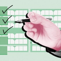 Steuererklärung ausfüllen – so klappts kinderleicht Collage mit Hand und Steuererklärung - Keine Ahnung von der Steuererklärung? Halb so schlimm, wenn man es richtig anpackt. Wir zeigen wie: in fünf Schritten